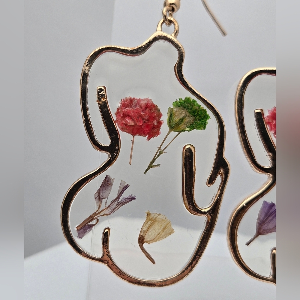 Resin Botanical Flower Silhouette Earrings Real Dried Flowers Body Form 2” - Picture 3 of 10